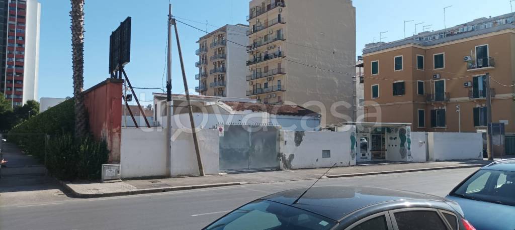 negozio in affitto a Taranto in zona Tre Carrare-Battisti