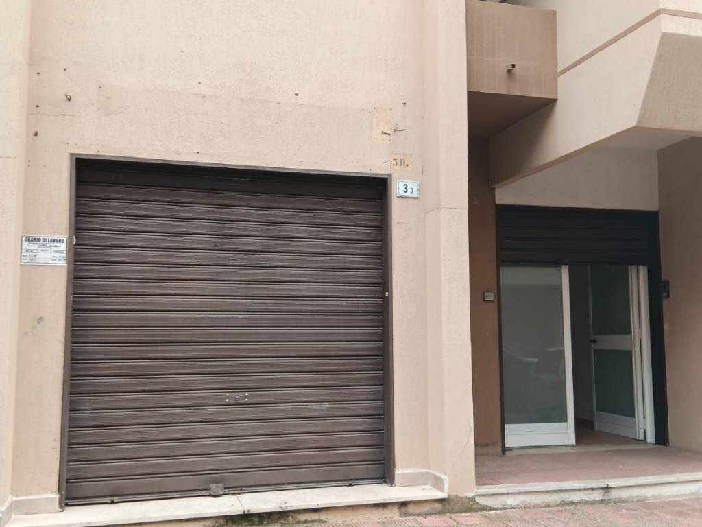 negozio in affitto a Taranto in zona San Donato