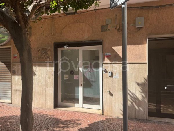 negozio in affitto a Taranto in zona Italia-Montegranaro