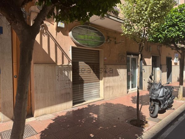 locale commerciale in affitto a Taranto