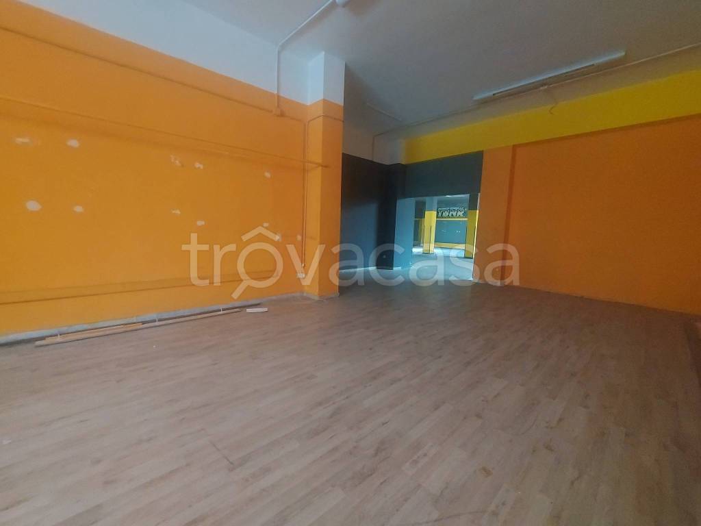 negozio in affitto a Taranto in zona Italia-Montegranaro