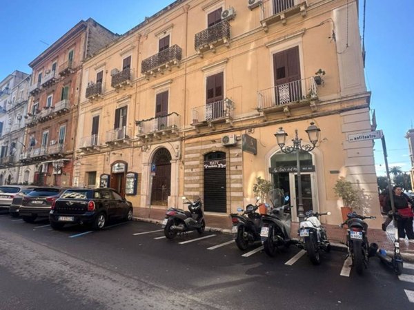 negozio in affitto a Taranto in zona Borgo Antico