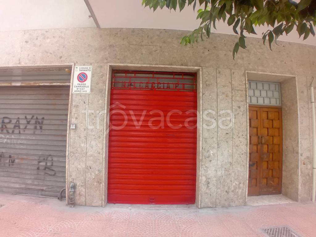 negozio in affitto a Taranto in zona Italia-Montegranaro