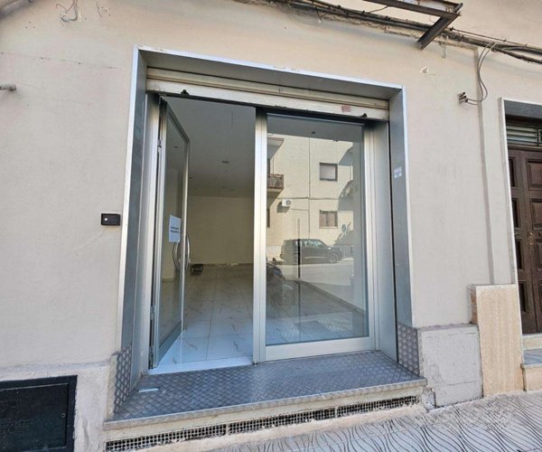 negozio in affitto a Taranto