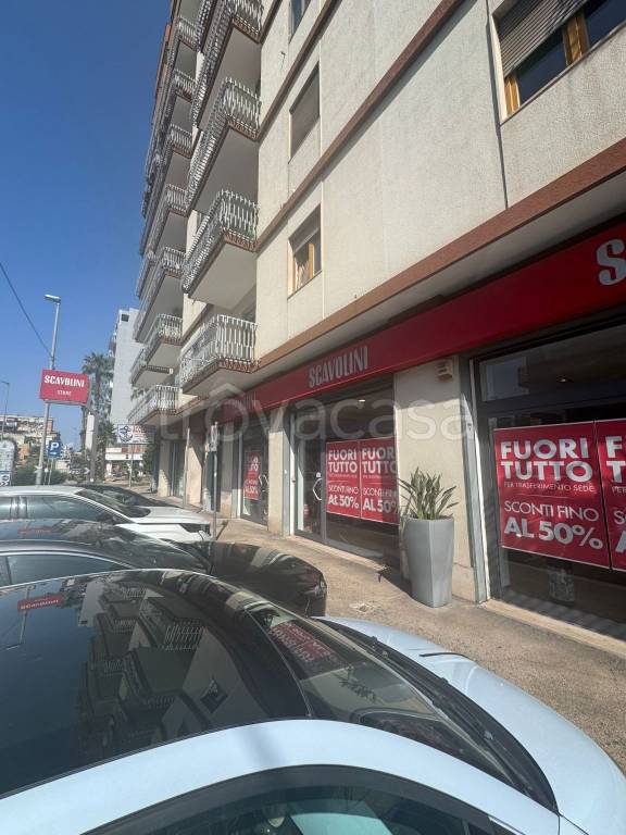 negozio in affitto a Taranto in zona Tre Carrare-Battisti