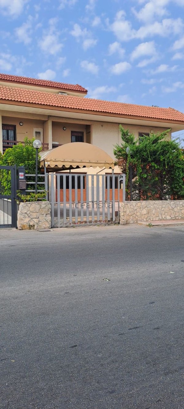 locale commerciale in affitto a Taranto in zona Lama