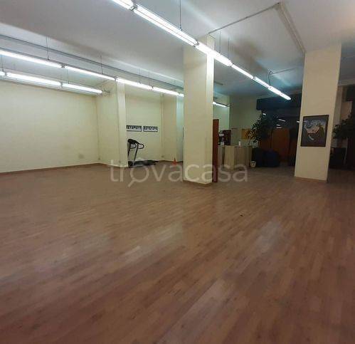 negozio in affitto a Taranto in zona Tre Carrare-Battisti