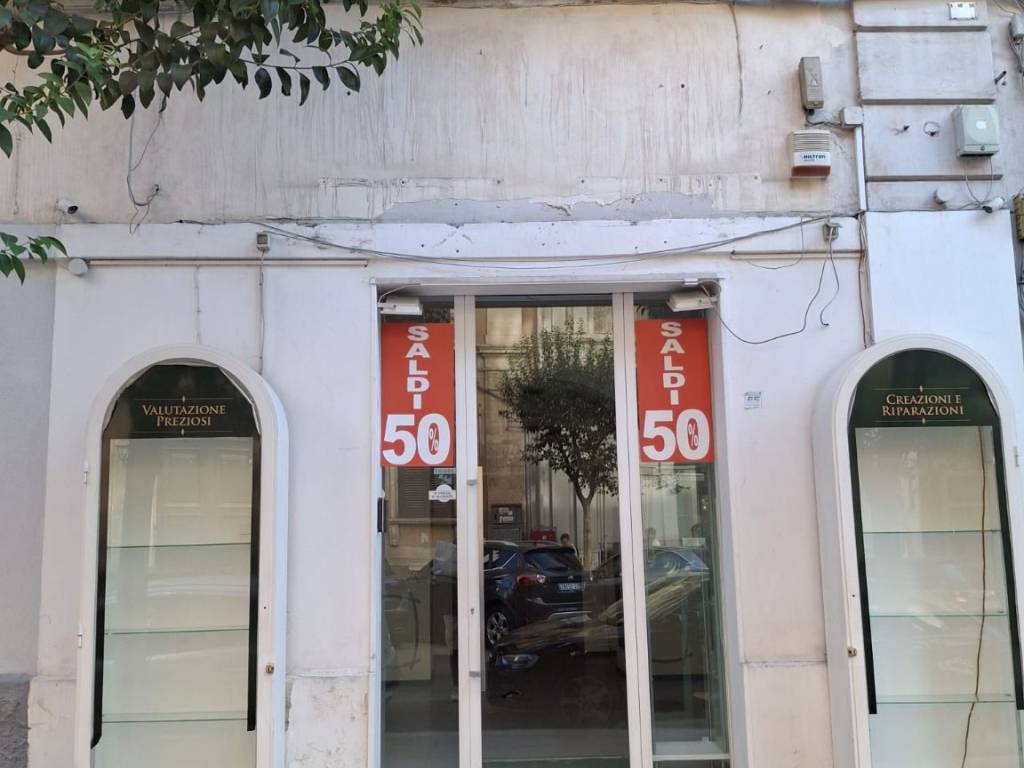 negozio in affitto a Taranto in zona Borgo