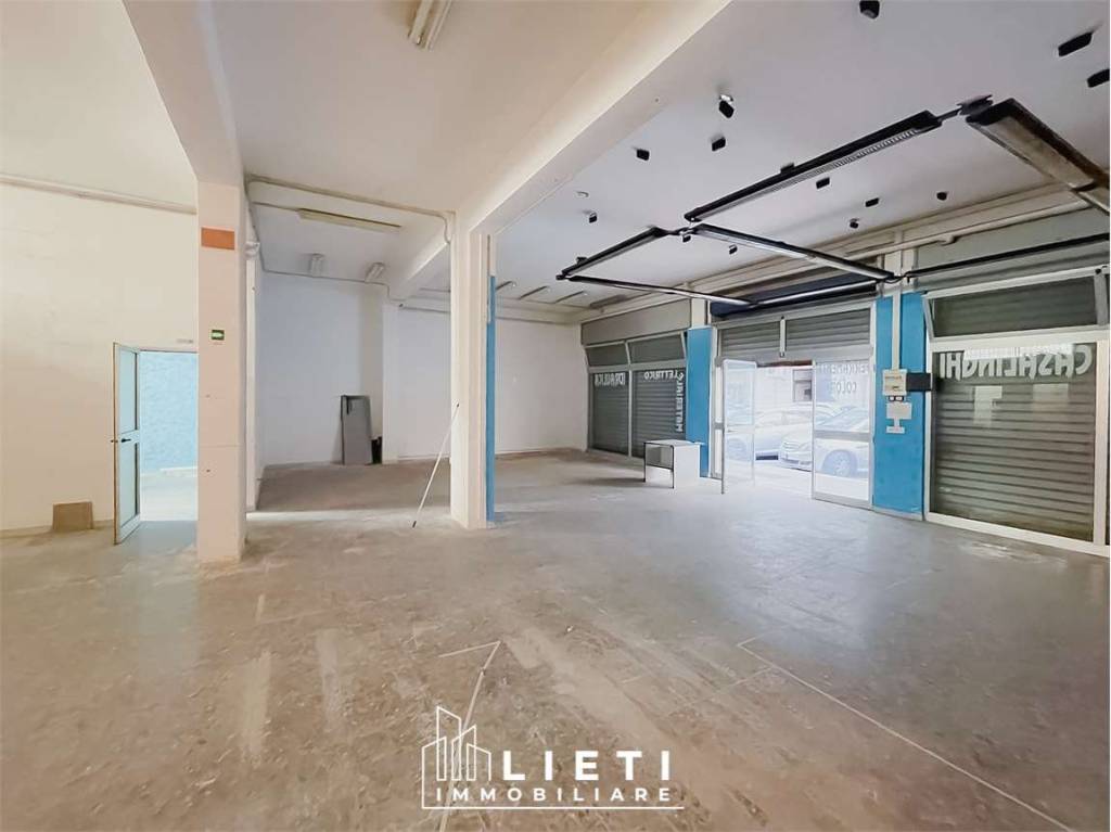 negozio in affitto a Taranto in zona Italia-Montegranaro