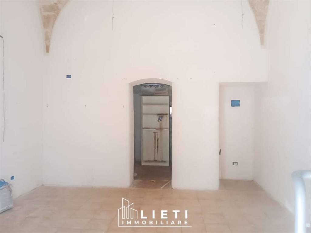 negozio in affitto a Taranto in zona Borgo