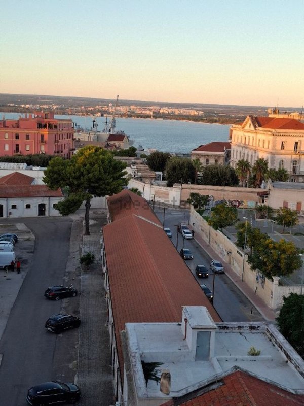 appartamento in affitto a Taranto in zona Borgo