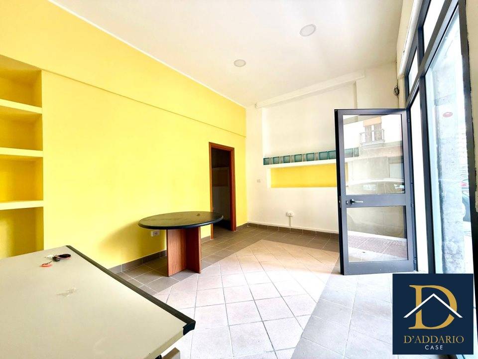 negozio in affitto a Taranto in zona Italia-Montegranaro