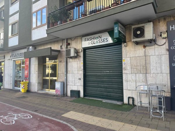 negozio in affitto a Taranto in zona Italia-Montegranaro