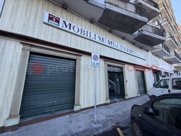 negozio in affitto a Taranto in zona Tre Carrare-Battisti