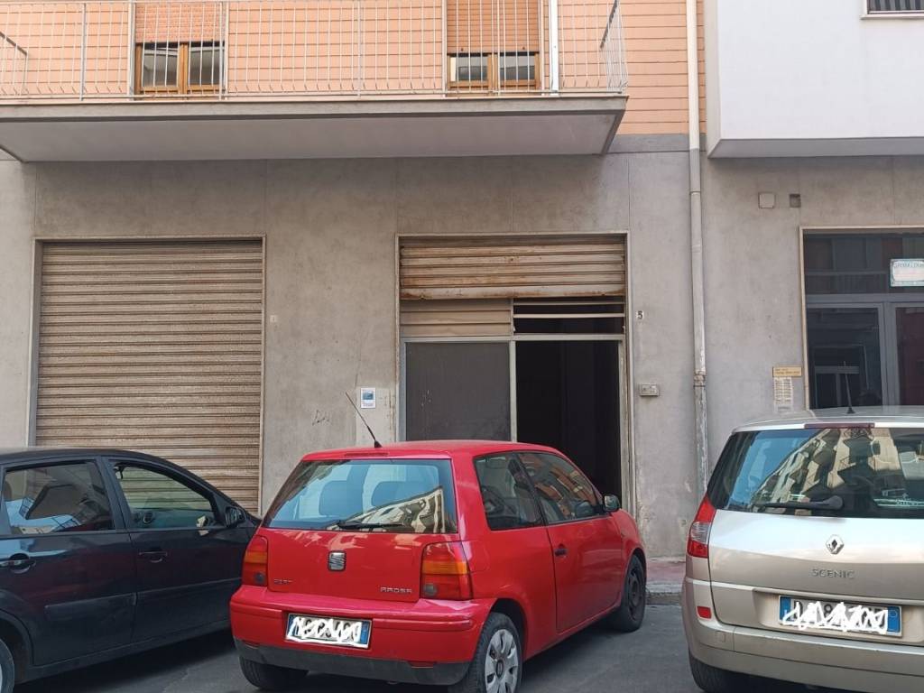 locale commerciale in affitto a Taranto in zona Tre Carrare-Battisti