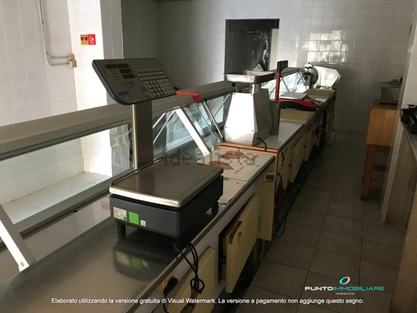locale commerciale in affitto a Taranto in zona Tre Carrare-Battisti