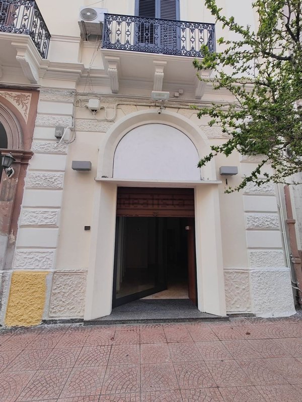 locale commerciale in affitto a Taranto in zona Borgo