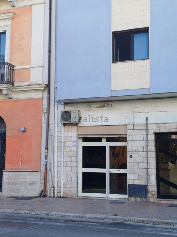 locale commerciale in affitto a Taranto in zona Tre Carrare-Battisti