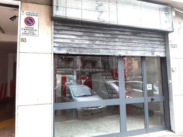 locale commerciale in affitto a Taranto