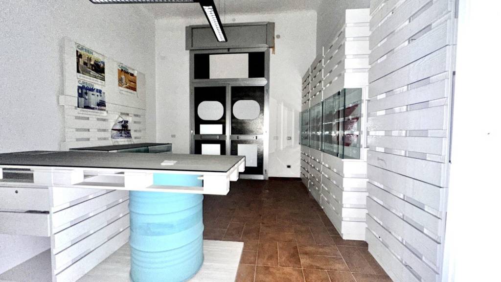 negozio in affitto a Taranto in zona Borgo