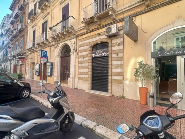 negozio in affitto a Taranto in zona Borgo Antico