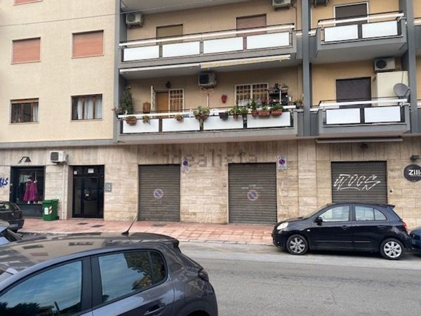 locale commerciale in affitto a Taranto