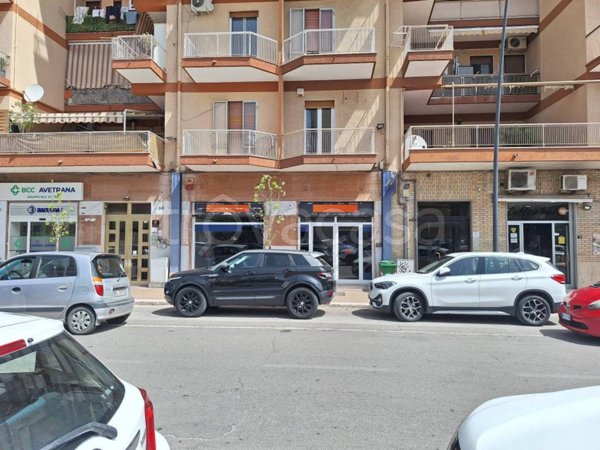 negozio in affitto a Taranto in zona Tre Carrare-Battisti