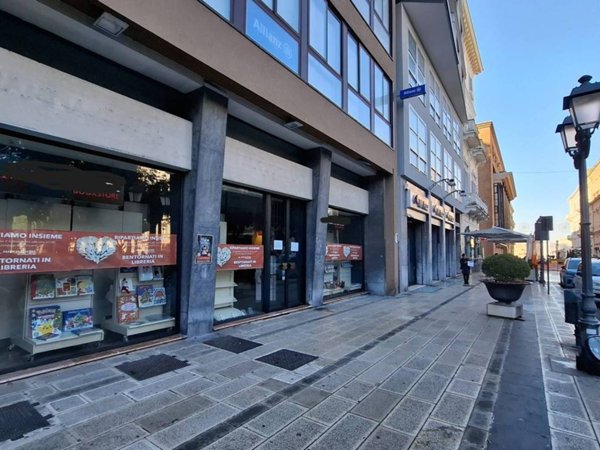 negozio in affitto a Taranto in zona Borgo