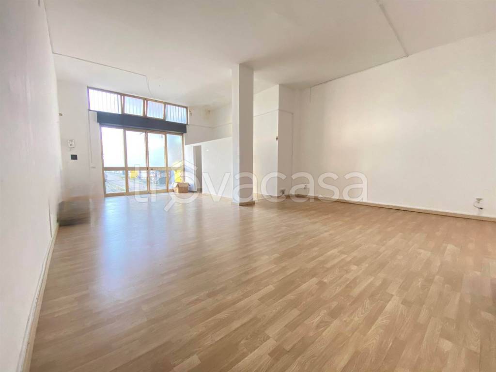 negozio in affitto a Taranto