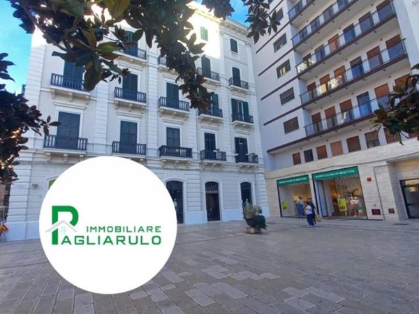 negozio in affitto a Taranto in zona Borgo Antico