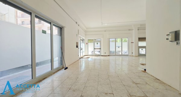 locale commerciale in affitto a Taranto in zona Borgo
