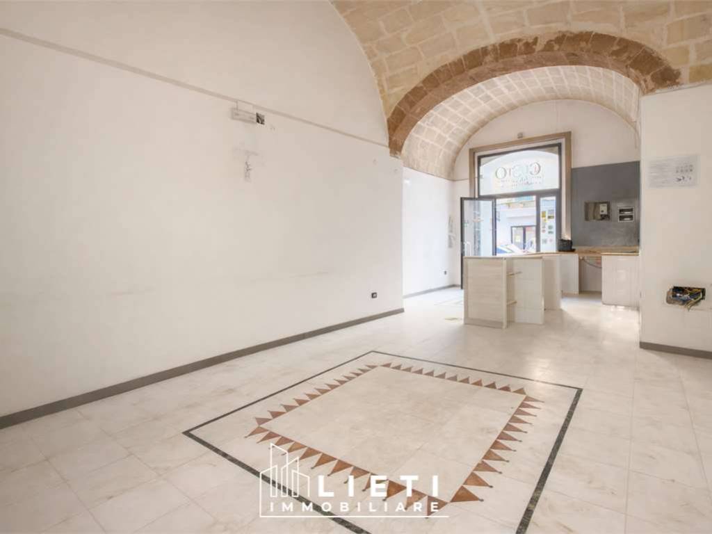 negozio in affitto a Taranto in zona Borgo