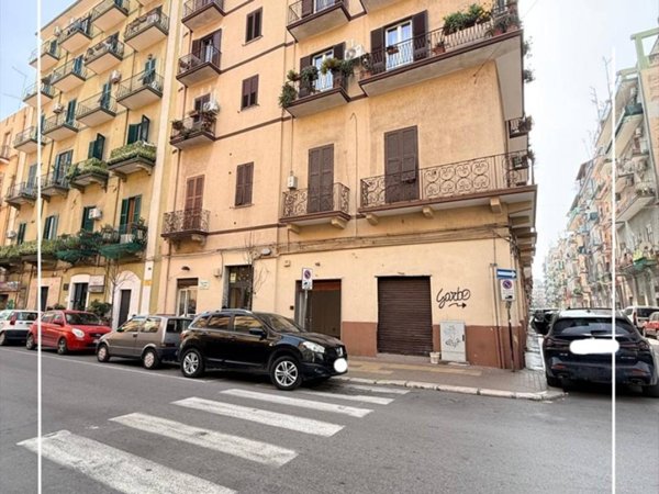 negozio in affitto a Taranto in zona Tre Carrare-Battisti