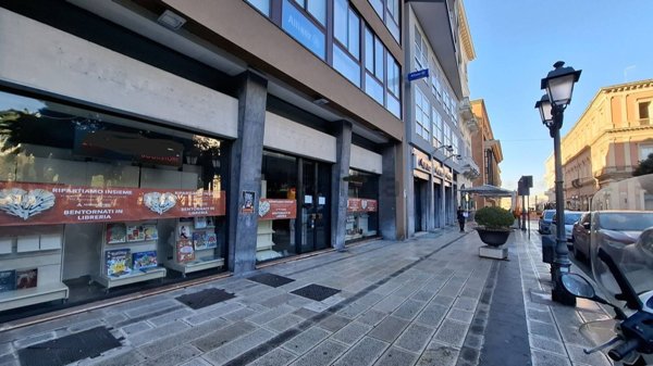 locale commerciale in affitto a Taranto in zona Borgo