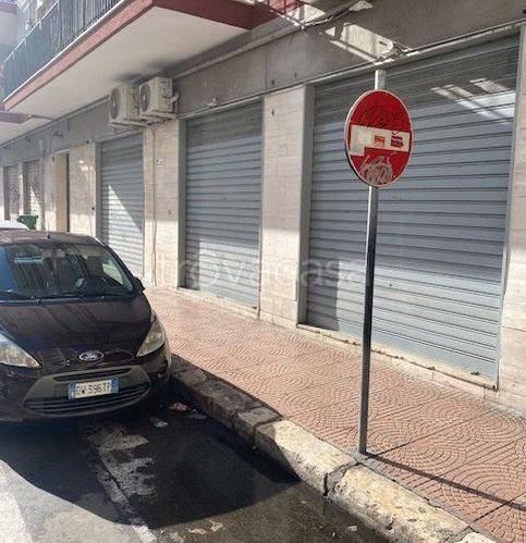 negozio in affitto a Taranto in zona Tre Carrare-Battisti