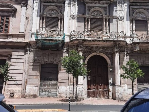 negozio in affitto a Taranto in zona Borgo Antico