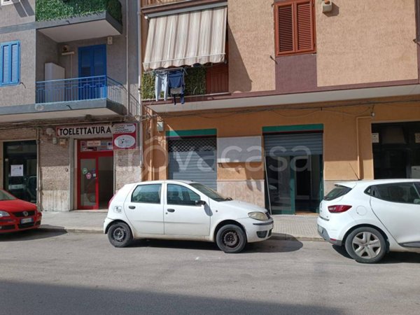 negozio in affitto a Taranto in zona Tre Carrare-Battisti