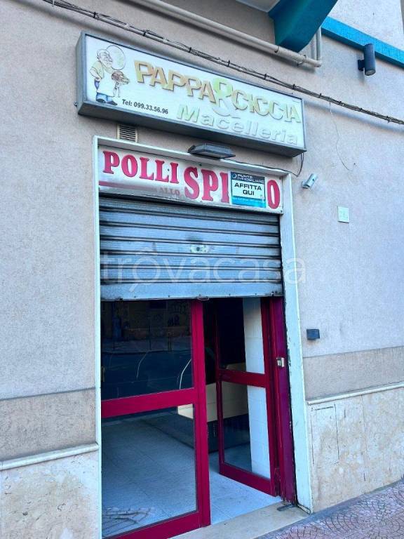 negozio in affitto a Taranto in zona Tre Carrare-Battisti