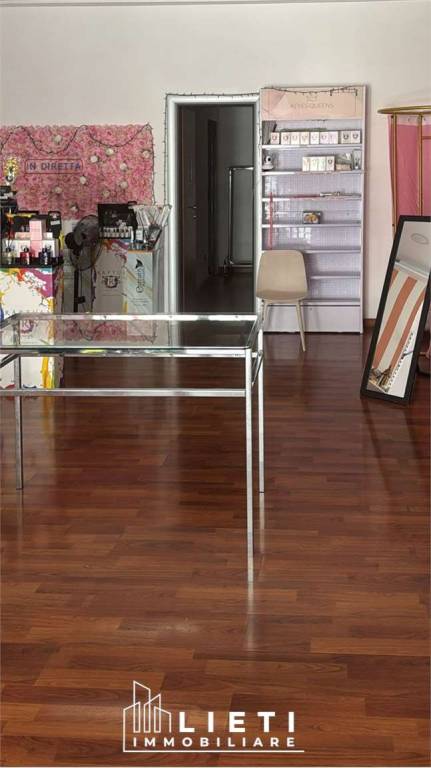 negozio in affitto a Taranto in zona Tre Carrare-Battisti