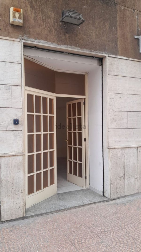 locale commerciale in affitto a Taranto in zona Tre Carrare-Battisti
