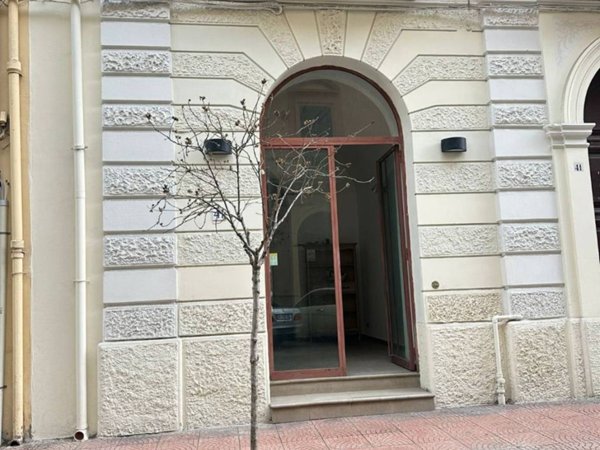 negozio in affitto a Taranto in zona Borgo