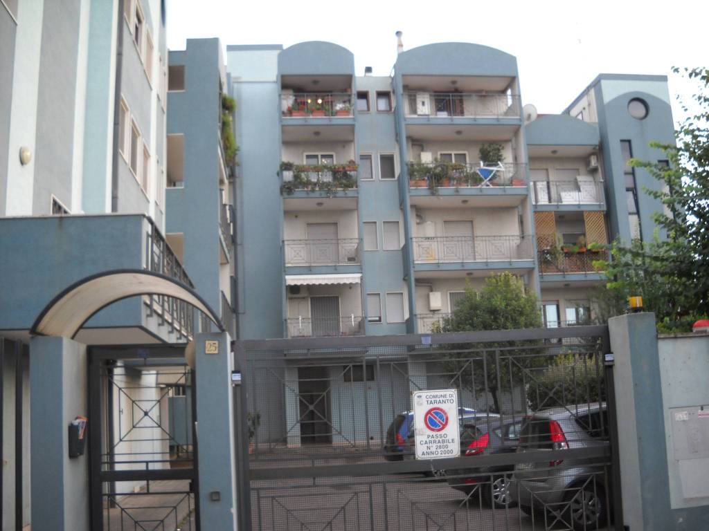 appartamento in affitto a Taranto in zona Solito-Corvisea