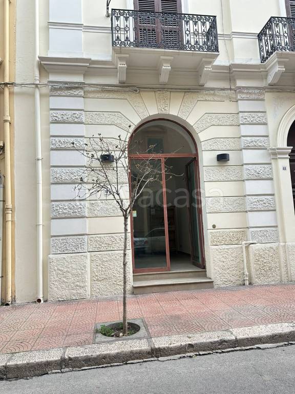 negozio in affitto a Taranto in zona Borgo