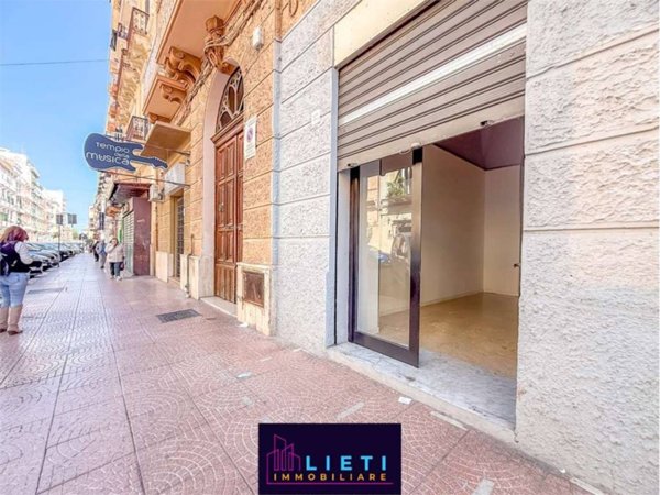 negozio in affitto a Taranto in zona Borgo Antico