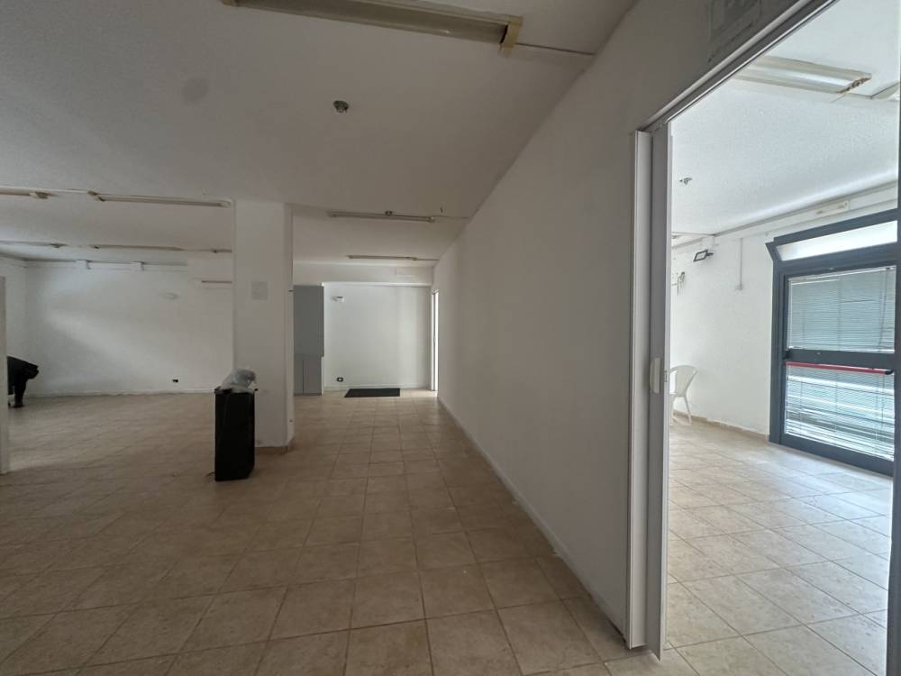 locale commerciale in affitto a Taranto