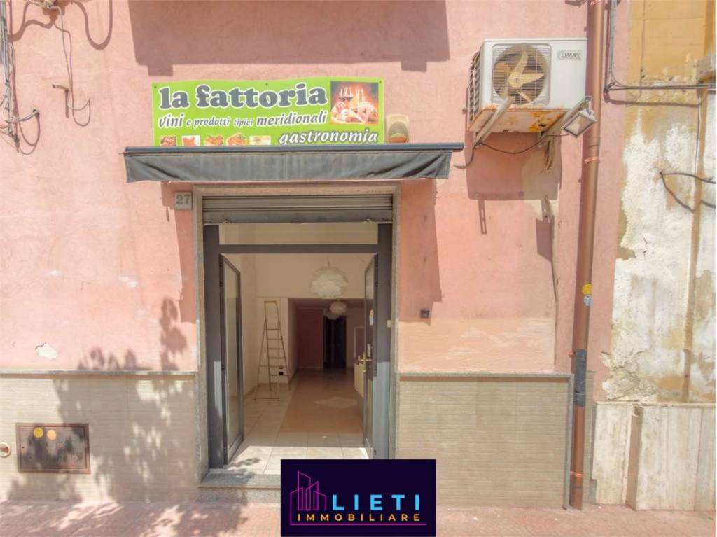 negozio in affitto a Taranto in zona Tre Carrare-Battisti