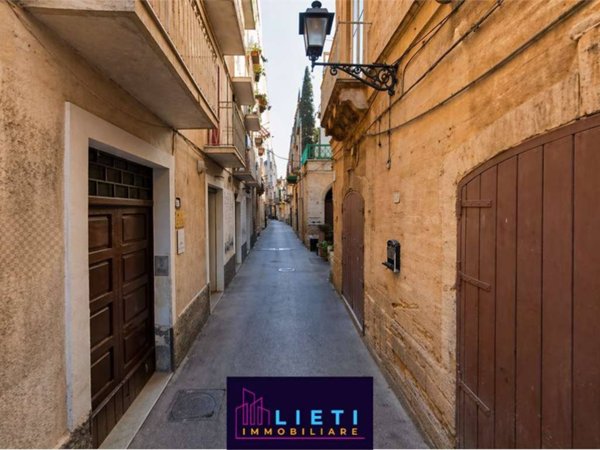 appartamento in affitto a Taranto in zona Borgo Antico