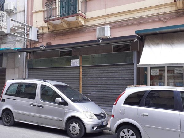 negozio in affitto a Taranto in zona Borgo