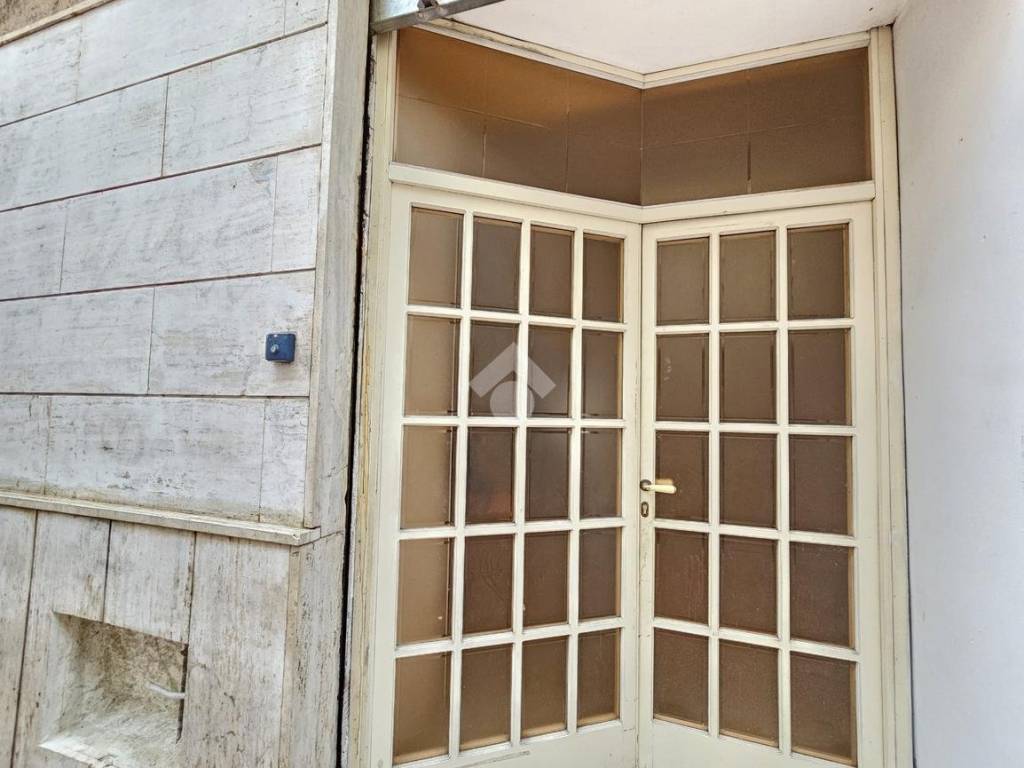 negozio in affitto a Taranto in zona Tre Carrare-Battisti
