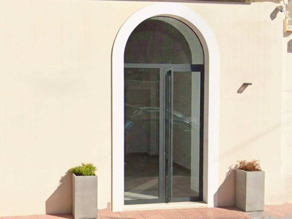 negozio in affitto a Taranto in zona Borgo